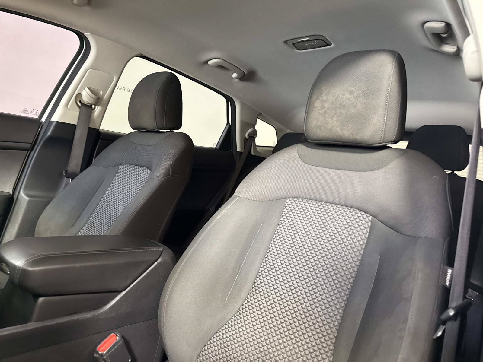 Used 2025 Kia Sportage LX FWD image 18