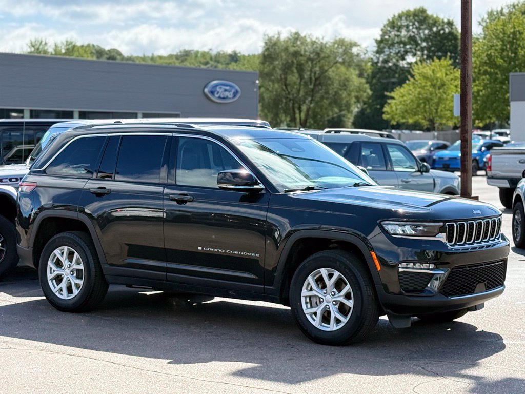 Used 2023 Jeep Grand Cherokee Limited AWD/4WD image 29