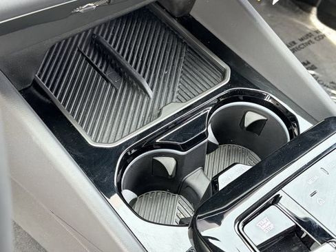Used 2025 BMW 530i RWD image 32