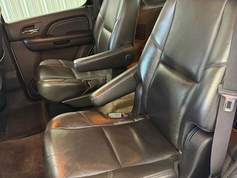 Used 2010 GMC Yukon Denali RWD image 17