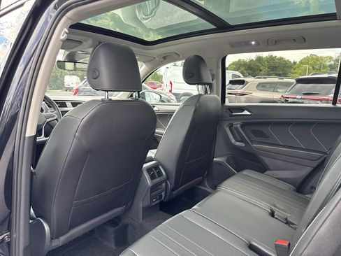 Used 2024 Volkswagen Tiguan SE w/ Panoramic Sunroof Package AWD/4WD image 21