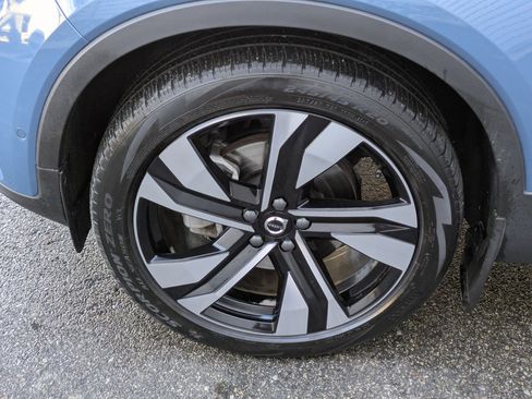 Used 2024 Volvo XC40 B5 Plus w/ Protection Package Premier image 11