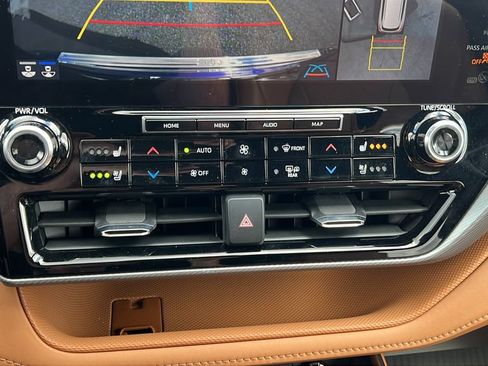 Used 2022 Toyota Highlander Platinum AWD/4WD image 25