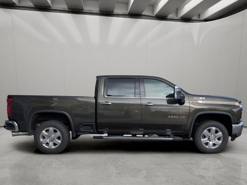 Used 2022 Chevrolet Silverado 2500 LTZ w/ Z71 Off-Road Package image 5