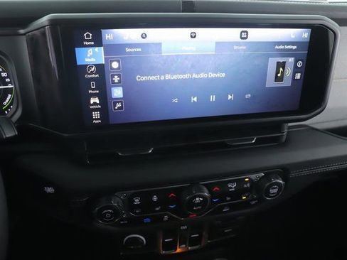 Used 2025 Jeep Wrangler Unlimited Sahara image 5