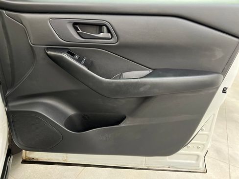 Used 2024 Nissan Rogue S FWD image 29