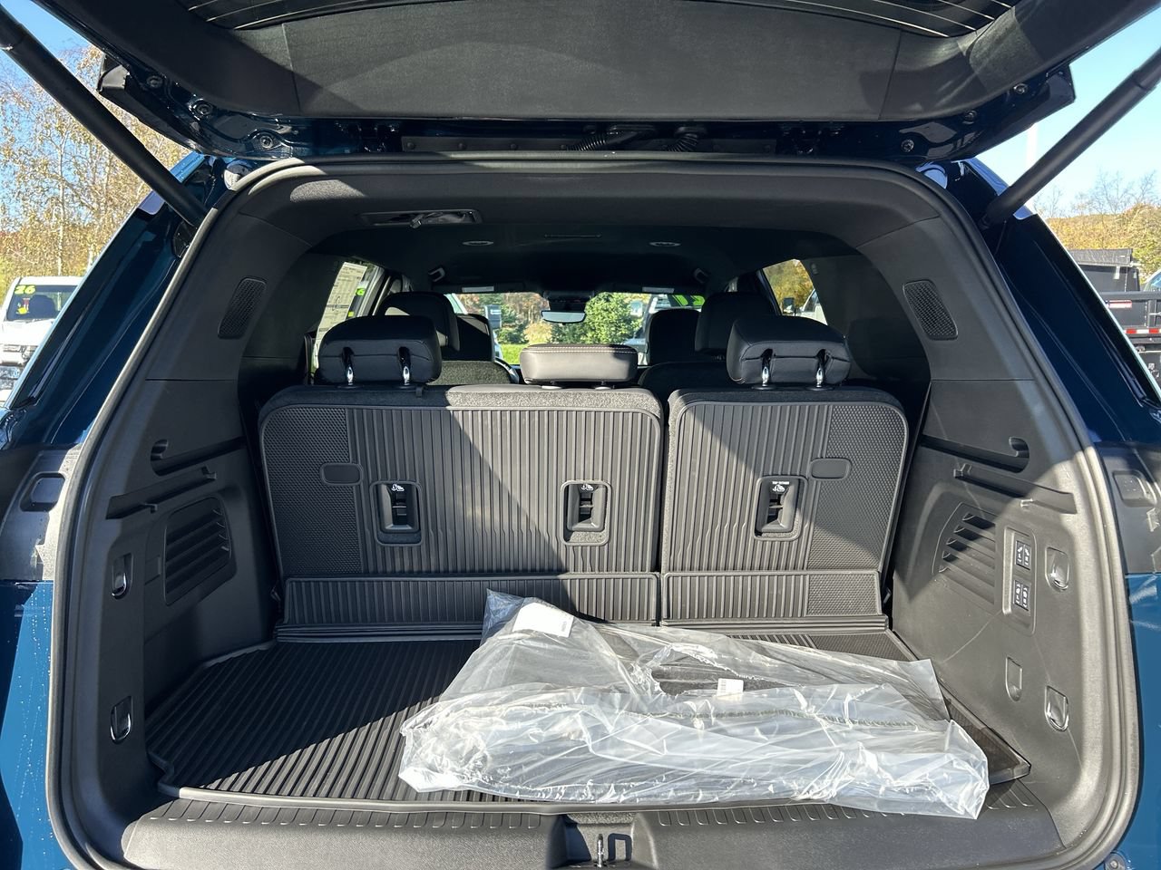 New 2027 Chevrolet Traverse High Country w/ LPO, Floor Liner Package AWD/4WD image 19