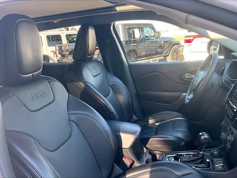 Used 2022 Jeep Cherokee Limited image 10