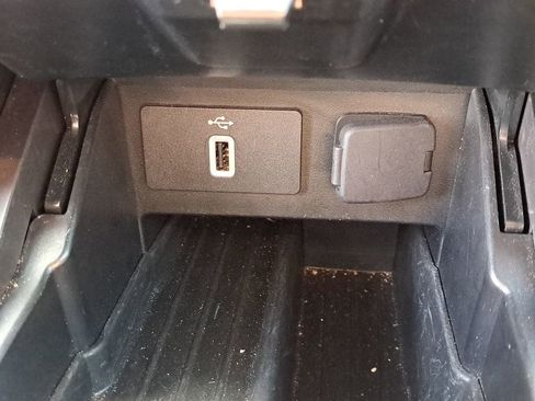 Used 2019 Ford Explorer XLT w/ Equipment Group 202A image 25