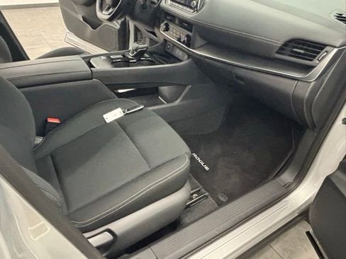 Used 2025 Nissan Rogue S FWD image 30