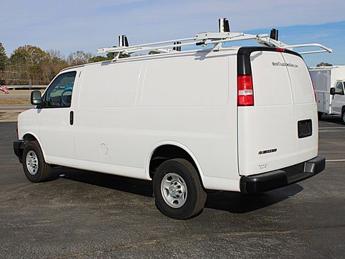 Used 2024 Chevrolet Express 2500 w/ Driver Convenience Package image 4