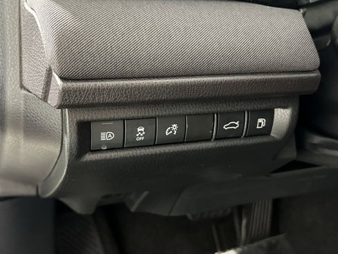 Used 2025 Toyota Camry LE image 31