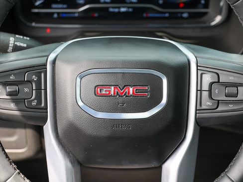 Used 2024 GMC Yukon SLT w/ SLT Luxury Package AWD/4WD image 8