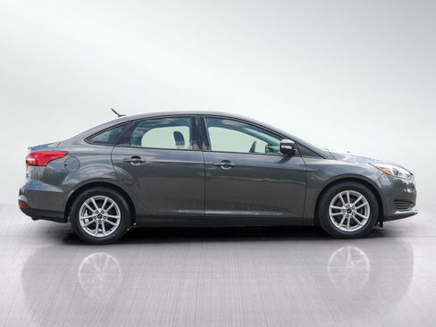 Used 2017 Ford Focus SE FWD image 6