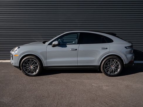 Certified 2025 Porsche Cayenne Coupe image 2