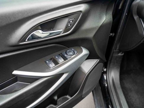 Used 2025 Chevrolet Trax RS w/ Driver Confidence Package FWD image 13