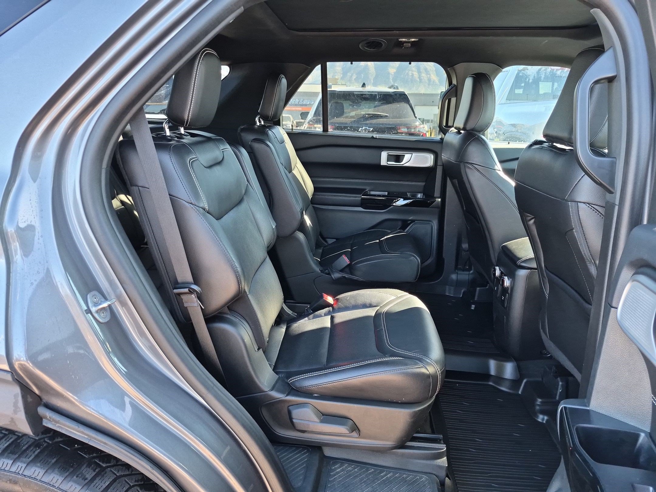 Used 2023 Ford Explorer ST w/ Equipment Group 401A AWD/4WD image 31