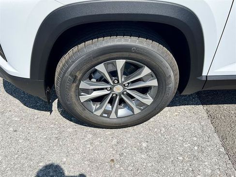 New 2027 Chevrolet Equinox LT w/ Convenience Package II AWD/4WD image 10