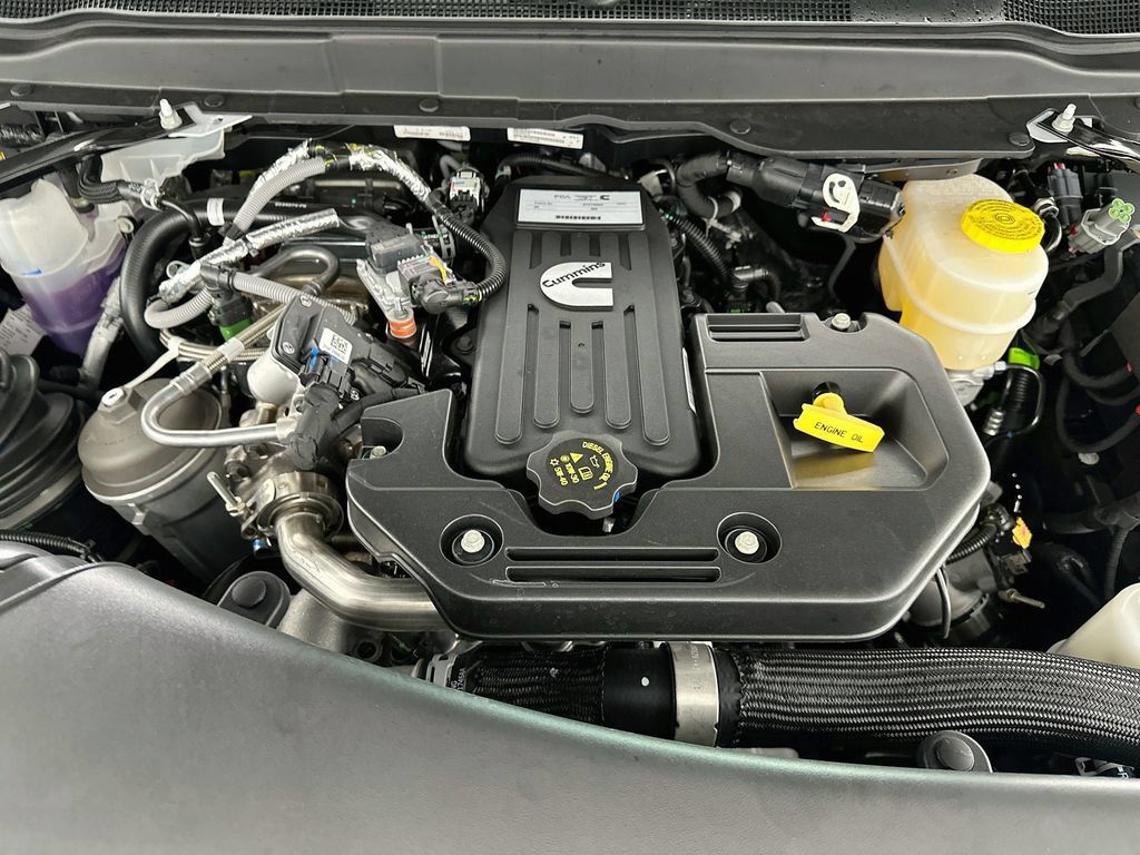 New 2026 RAM 3500 Laramie AWD/4WD image 18