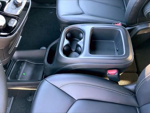 New 2026 Chrysler Pacifica Select FWD image 8