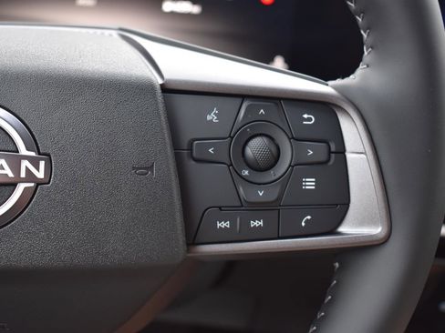 Used 2026 Nissan Sentra SV w/ SV Convenience Package FWD image 30
