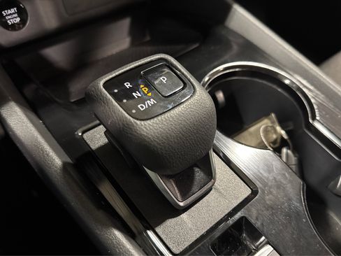 Used 2025 Nissan Rogue SV image 30