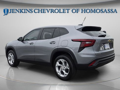 New 2026 Chevrolet Trax LS w/ LS Convenience Package FWD image 8