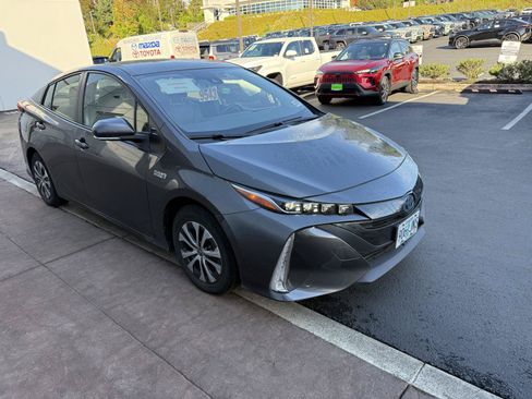 Used 2022 Toyota Prius Prime XLE FWD image 7