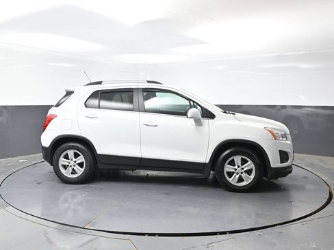 Used 2016 Chevrolet Trax LT w/ LT Convenience Package FWD image 4