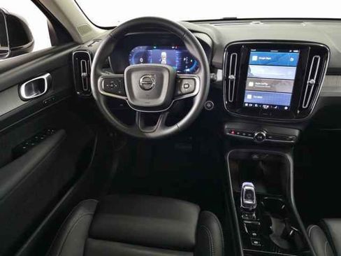 Certified 2025 Volvo XC40 B5 Plus image 17