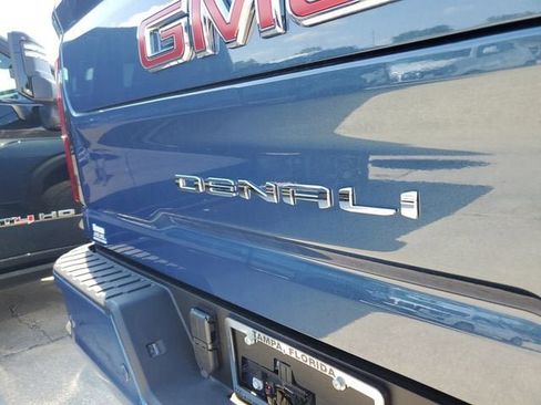 New 2026 GMC Sierra 2500 Denali w/ Denali Reserve Package AWD/4WD image 9