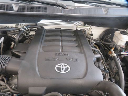 Used 2015 Toyota Sequoia SR5 w/ Premium Package image 57