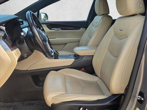 Used 2018 Cadillac XT5 Luxury w/ Driver Awareness Package image 17