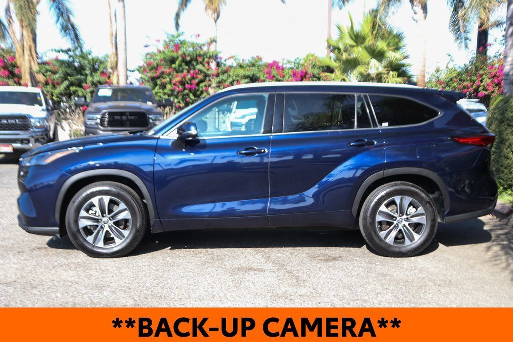 Used 2022 Toyota Highlander XLE FWD image 5