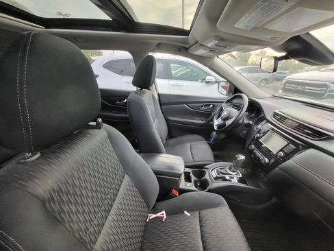 Used 2020 Nissan Rogue SV w/ Sun & Sound Touring Package image 8