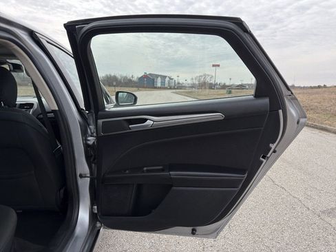 Used 2020 Ford Fusion SE image 24