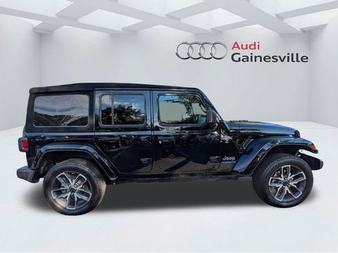 Used 2024 Jeep Wrangler Unlimited w/ Technology Group AWD/4WD image 3