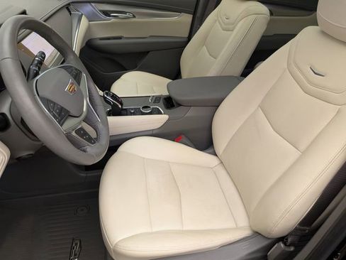 Certified 2024 Cadillac XT5 Premium Luxury w/ LPO, Floor Liner Package AWD/4WD image 21