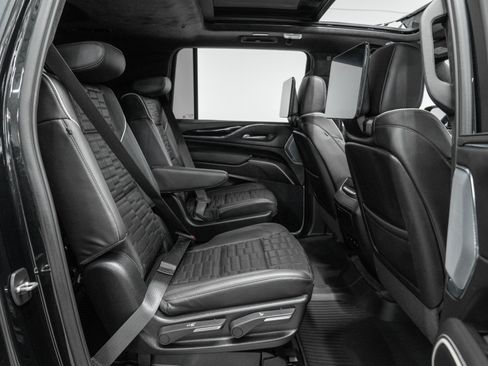 Used 2024 Cadillac Escalade ESV V w/ LPO, Floor Liner Package AWD/4WD image 32