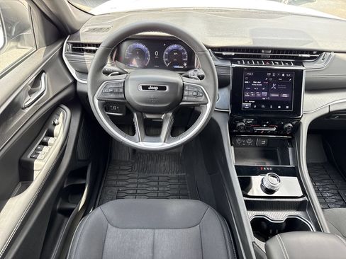 Used 2024 Jeep Grand Cherokee Laredo X w/ Luxury Tech Group I AWD/4WD image 12