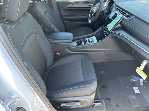 New 2025 Jeep Grand Cherokee L Laredo image 15