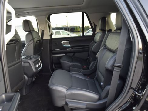 New 2025 Ford Expedition Platinum w/ Driver's Package image 20