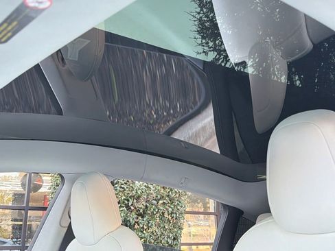 Used 2020 Tesla Model Y Long Range image 52