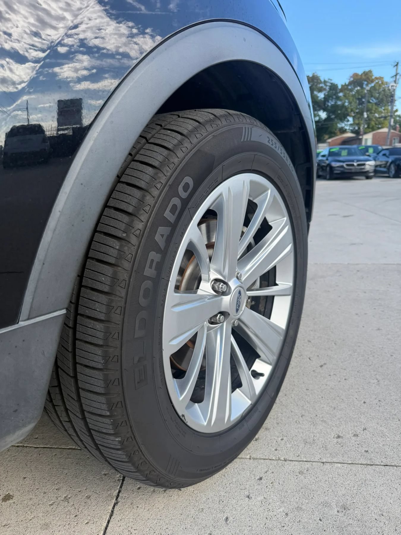 Used 2019 Ford Explorer Limited w/ Ford Safe & Smart Package FWD image 9