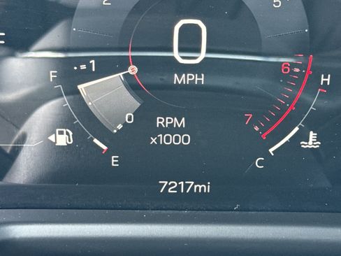 Used 2026 GMC Acadia Elevation w/ Elevation Premium Package FWD image 22
