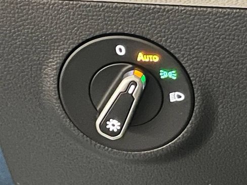 New 2026 Volkswagen Taos SEL AWD/4WD image 17