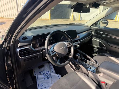 Used 2025 Kia Telluride S FWD image 9