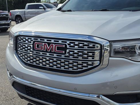 Used 2018 GMC Acadia Denali w/ Technology Package FWD image 14