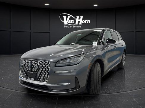 Used 2025 Lincoln Corsair AWD image 3
