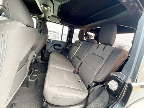 Used 2023 Jeep Wrangler Unlimited image 27